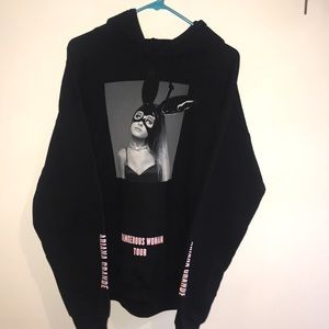 Dangerous Woman Tour - Ariana Grande Size L Hoodie